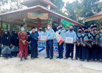 Kantor Imigrasi Kelas II Non TPI Dabo Singkep Gelar Bakti Imigrasi Ke – 71 Dengan Bakti Sosial di Pondok Pesantren