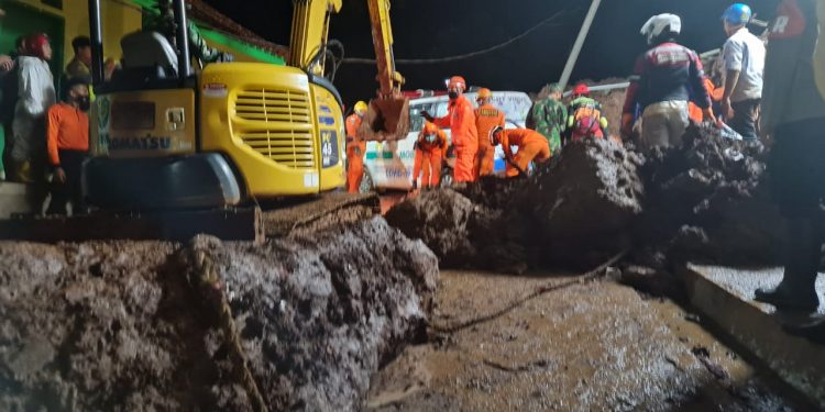 18 Luka-Luka,  11 Meninggal Dunia Akibat Longsor Di Sumedang