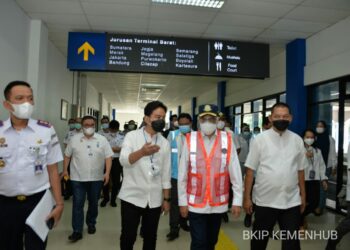 Menteri Budi Karya dan Wali Kota Gibran Lihat Progres Peningkatan Fungsi Terminal Tirtonadi Solo