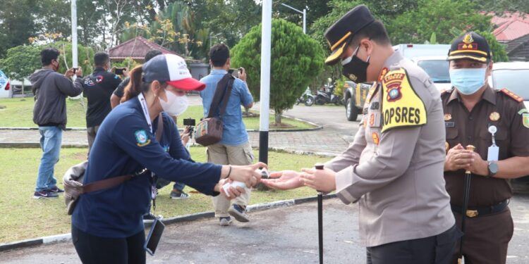 Polres Lingga Lakukan Pengamanan Pencanangan Vaksinasi Covid-19