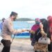 Polres Lingga Dukung Program Kapolri Bagikan Masker Gratis