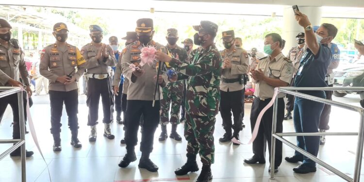Disejalankan Pembagian Bansos Kepada Porter Dan Sopir, Kapolresta Resmikan Pelabuhan Sekupang Jadi Pelabuhan Tangguh