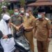 Momen Giat Inmendagri 1/2021, Wabup dan Sekda Palas Bagi Masker Setelah Vaksinasi