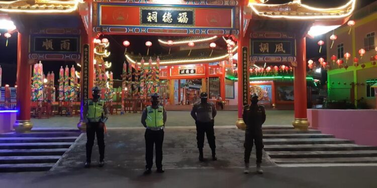 Polres Lingga Lakukan Pengamanan Vihara Dan Patroli Gabungan
