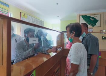 Masyarakat Kelurahan Buru Terima BST Tahap 2