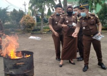 Kejaksaan Negeri Palas Musnahkan Barang Bukti Yang Telah Berkekuatan Hukum Tetap