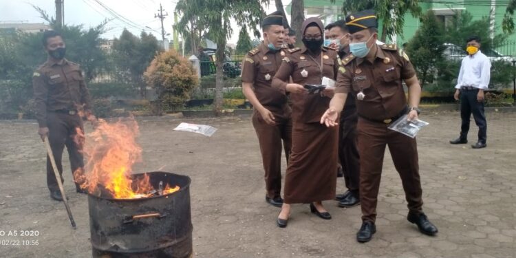 Kejaksaan Negeri Palas Musnahkan Barang Bukti Yang Telah Berkekuatan Hukum Tetap