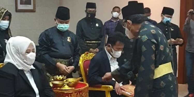 Tiba Di Kepri, Marlin Agustina Disambut  Tabur Beras Kunyit