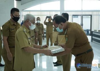 Bupati Asahan Serahkan SPPT Dan DHKP PBB-P2 Tahun 2021 Kepada Camat