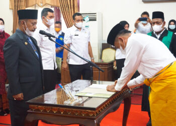 Bupati Palas Lantik 13 JPTP Dan Pejabat Administrator, Ini Deratan Namanya