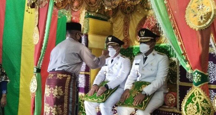 Bupati Dan Wakil Bupati Lingga Ikuti Prosesi Tepuk Tepung Tawar