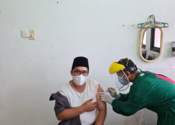 Wakil Ketua Daeng Ganda dan Anggota DPRD Natuna dan Beberapa Instansi Vertikal, Hari Ini Menerima Vaksin Sinovac