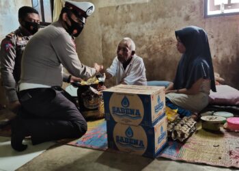 Polantas Aceh Singkil Berbagi Jum’at Barokah Untuk Fakir Miskin Dan Dhuafa