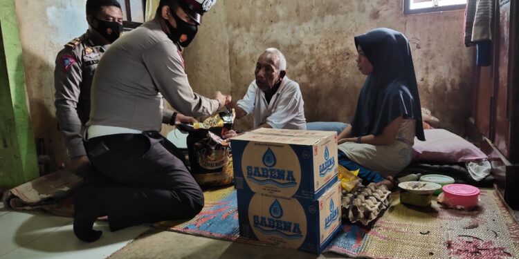 Polantas Aceh Singkil Berbagi Jum’at Barokah Untuk Fakir Miskin Dan Dhuafa