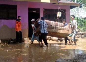 6 Rumah Hanyut Terseret Arus Bandang Bercampur Lumpur Di Palas
