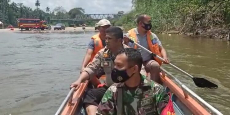 Tiga orang Bocah Terseret Arus Sungai, Dua Selamat Satu Hilang