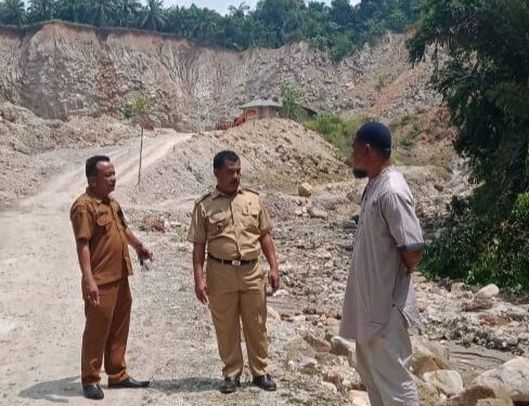 Camat Aek Songsongan Tinjau Jalan Rusak Di Obyek Wisata Bedeng, Marjanji Aceh