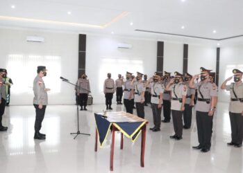 Kapolres Lingga Pimpin Upacara Sertijab 5 Pejabat Utama Polres Lingga