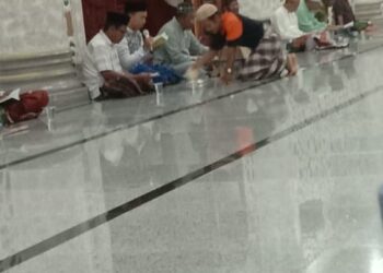 Ust. Ibrahim Pimpin Doa dan Baca Yasin Malam Nisfu Sya’ban Di Masjid Agung Nurul Makmur