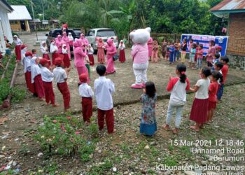Tanggap Dampak Bencana, Bhayangkari Cabang Palas Berikan Bantuan Trauma Healing Kepada Masyarakat