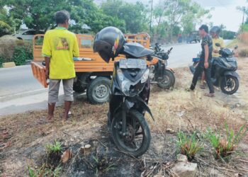 Dua Motor Tabrakan Dengan Motor Roda Tiga, Satu Dilarikan Ke RSUD HM Sani