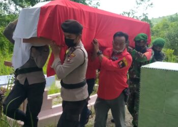 Kodim 0315/Bintan Gelar Upacara Pemakaman Secara Militer KOPKA Purn Tigor Simatupang