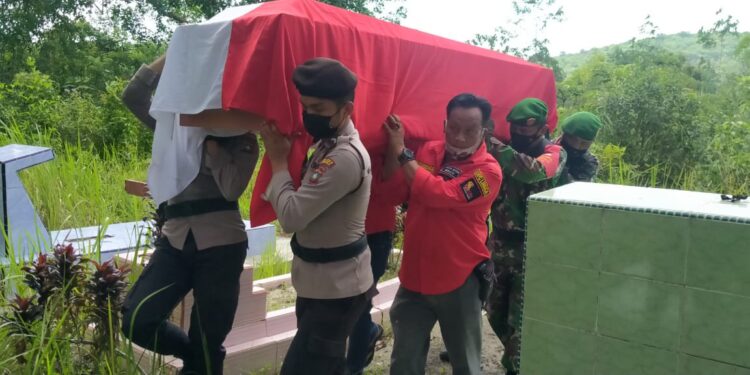 Kodim 0315/Bintan Gelar Upacara Pemakaman Secara Militer KOPKA Purn Tigor Simatupang