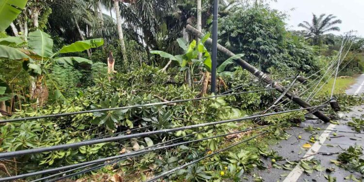 Tiang Listrik Tumbang, PLN Berlakukan Pemadaman Bergilir