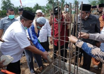 Wabub Asahan Letakkan Batu Pertama Pembangunan Pondok Pesantren Syam Zalilul Akbar