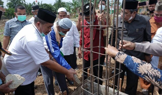 Wabub Asahan Letakkan Batu Pertama Pembangunan Pondok Pesantren Syam Zalilul Akbar