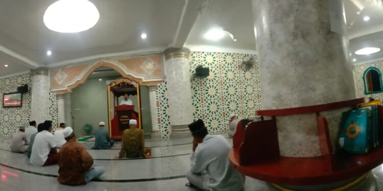 Malam ke 4 Ramadhan, BKPRMI Aceh Singkil Isi Tausiah Di Masjid Agung Nurul Makmur