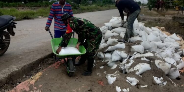 Babinsa Koramil 401-04/Bayung Bantu Pembangunan Mesjid