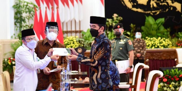 Presiden Serahkan Zakat Sekaligus Luncurkan Gerakan Cinta Zakat