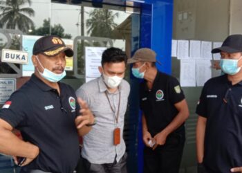 PPKM Covid-19 Desa Pulau Rakyat Pekan Bagi-Bagi Masker Dan Beri Himbauan Prokes