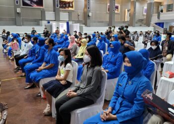 Ketum Dharma Pertiwi Dampingi Menko PMK dan Mensos Beri Dukungan Moril Kepada Keluarga ABK KRI Nanggala-402