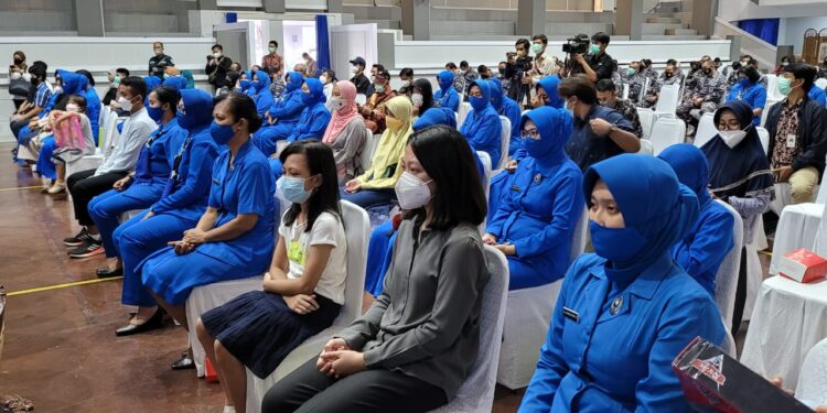 Ketum Dharma Pertiwi Dampingi Menko PMK dan Mensos Beri Dukungan Moril Kepada Keluarga ABK KRI Nanggala-402