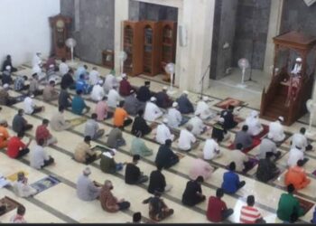 Shalat Tarawih Berjamaah Di Mesjid Diperbolehkan