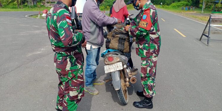 Jaga Pertahanan Dan Keamanan, Satgas Pamtas Yonif 642/Kapuas Laksanakan Sweeping di Perbatasan