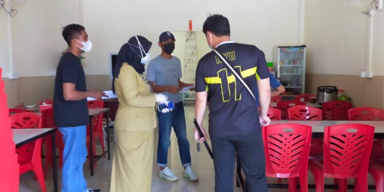 Camat Meral bersama Ormas Awasi Penerapan Prokes