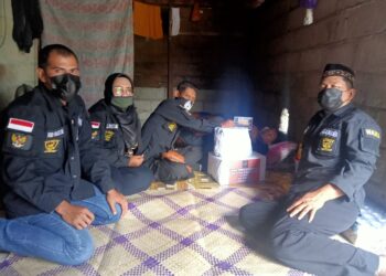 Di Akhir Ramadhan GAMAWA Bagikan Santunan Dan sembako Kepada Leni yang Terkena Kanker