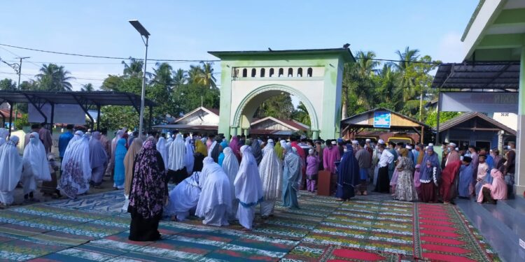 Sholat Idul Fitri di Mesjid Salihurrahim Desa Pangke Barat Berjalan Hikmat
