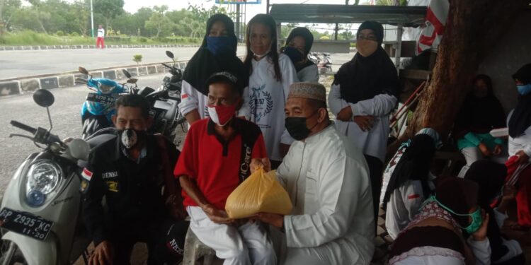 GAMAWA Bagikan sembako kepada Petugas kebersihan  Di Costal Area