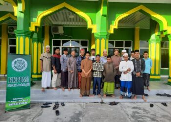 Ust. Yasirli Mantan Pengurus BKPRMI Kota Banda Aceh isi Tausiah Syafari Shubuh Di Mesjid Taqwa Pasar Singkil