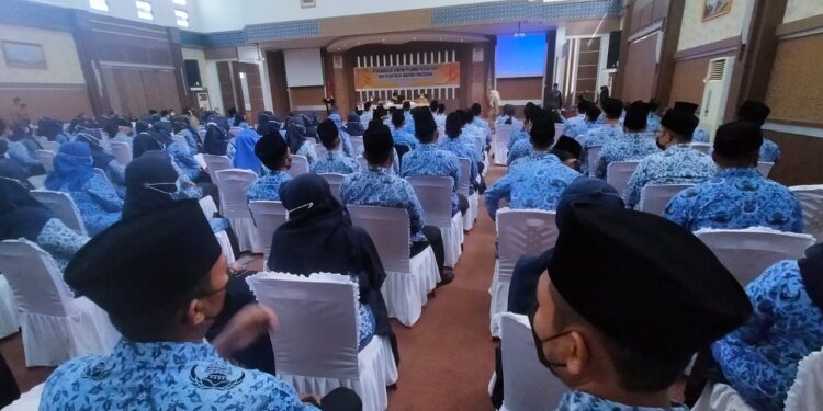 Bupati Karimun Lantik 146 PNS Dan 37 Pejabat Fungsional