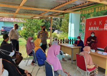 Kapolres Nurhidayat Apresiasi Nenek Lansia Antusias Ikuti Vaksinasi