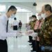 Wabub Asahan Serahkan Petikan SK Bupati Asahan Tentang Pengangkatan PPPK