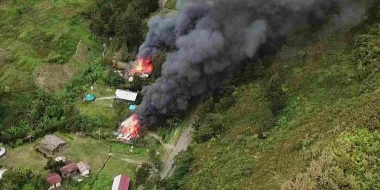 Kembali Kelompok OPM Hancurkan Gedung Pendidikan Masyarakat Papua