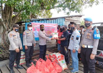 May Day, Polsek Daik Lingga Beri Bantuan Sembako ke Buruh