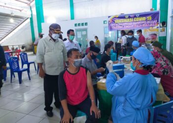 Pastikan Berjalan Baik, Bupati Karimun Pantau Vaksinasi