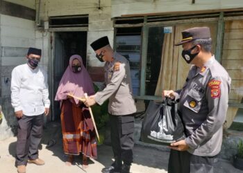 Kapolres Lhokseumawe Serahkan Bantuan Kepada Korban Bencana Alam Di Dewantara